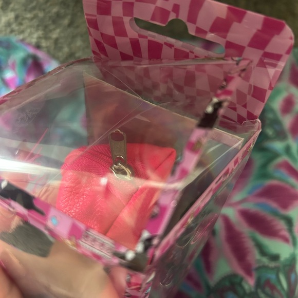 Betsey Johnson 4 PC Cosmetic Brush Kit With Storage Case - Picture 3 of 6